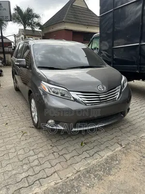 Toyota Sienna Limited Premium 7 Passenger (3.5L 6cyl 8A) 2017 Gray