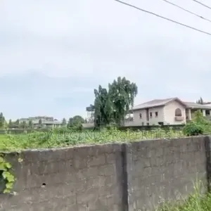 6 Plots Directly on the Road Fenced Solid