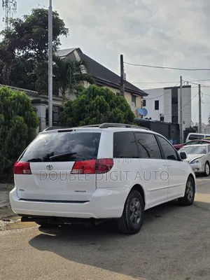 Toyota Sienna XLE Limited 2005 White