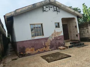 12bdrm Block of Flats in Goodluck Estate, Agric for sale