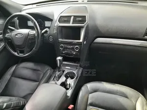 Ford Explorer 2018 Black