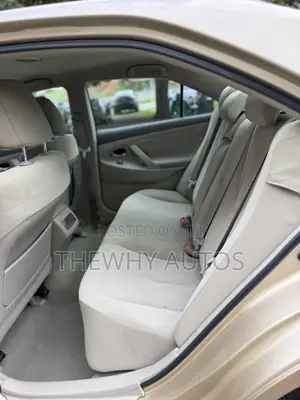 Toyota Camry LE 4dr Sedan (2.5L 4cyl 6A) 2011 Gold
