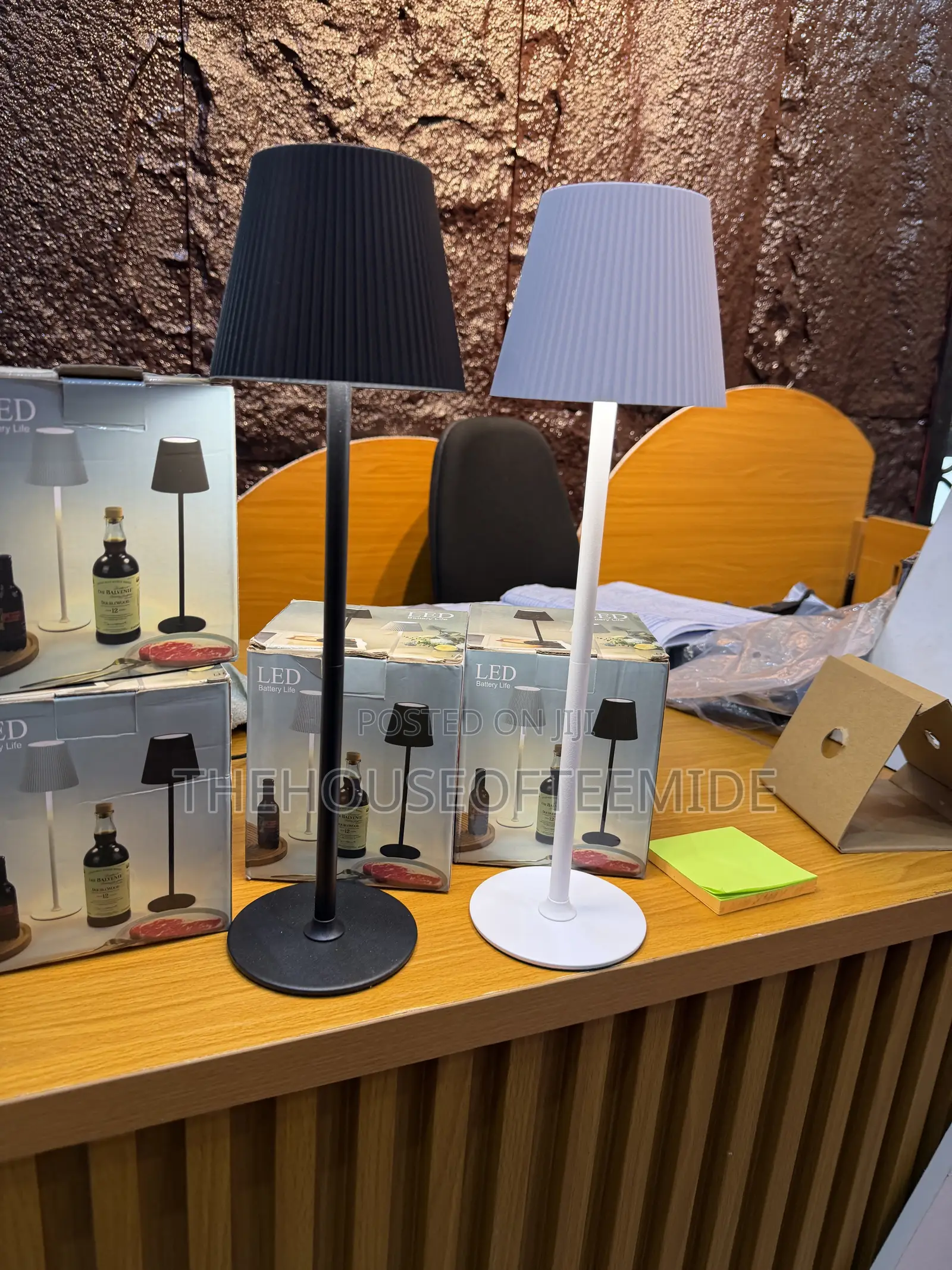Asthetic Touch Desk / Room/ Hotel/Resort /Resturant Lamp