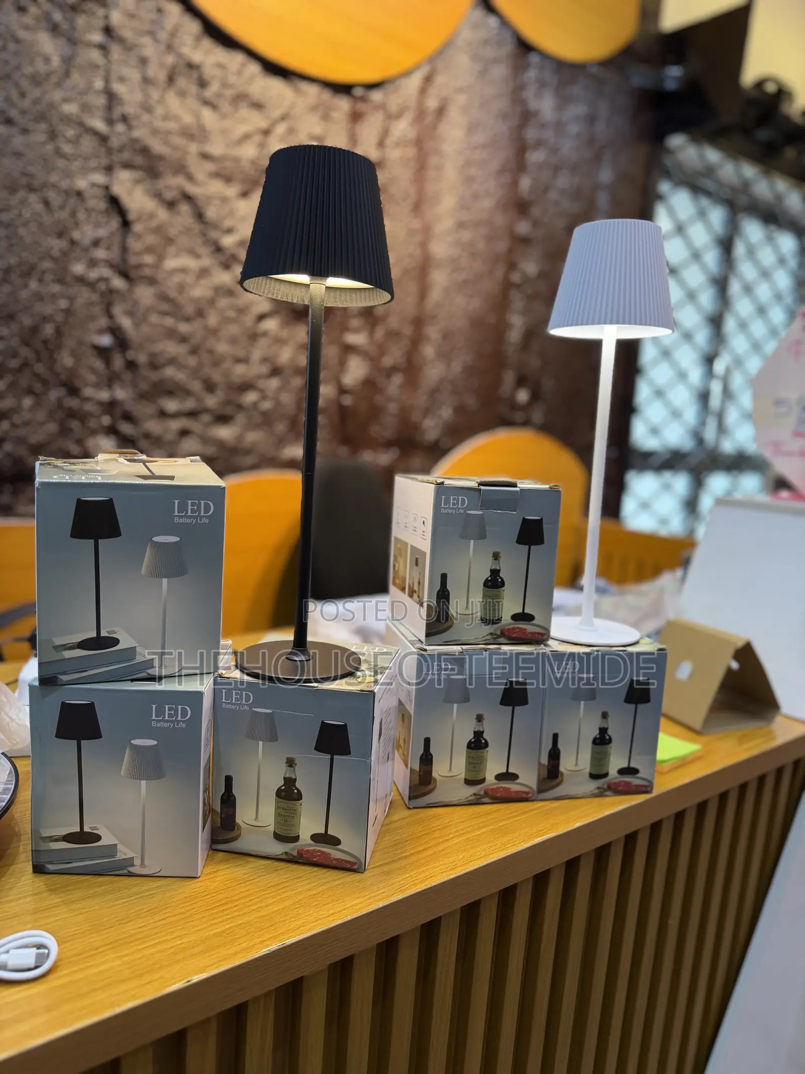 Asthetic Touch Desk / Room/ Hotel/Resort /Resturant Lamp