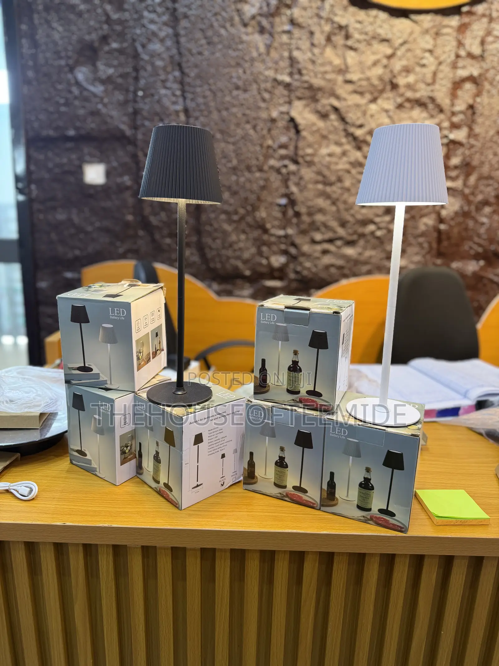 Asthetic Touch Desk / Room/ Hotel/Resort /Resturant Lamp