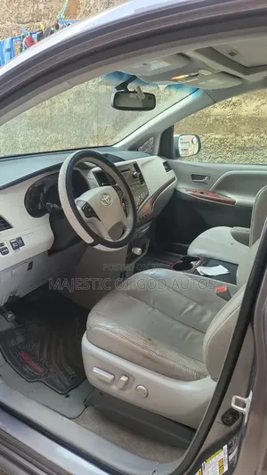 Toyota Sienna 2012 Gray