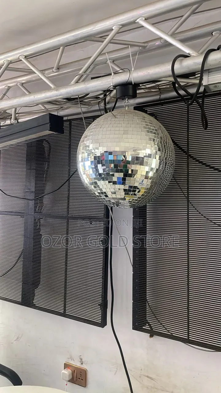 Mirror Reflector Display