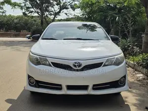 Toyota Camry SE 4dr Sedan (2.5L 4cyl 6A) 2013 White