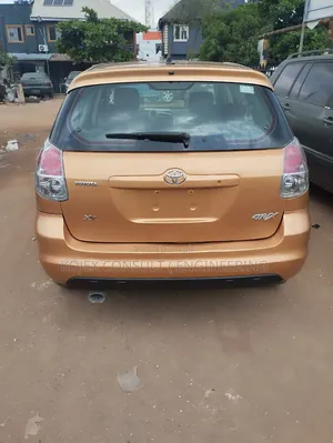 Toyota Matrix XR Hatchback FWD (1.8L 4cyl 4A) 2006 Gold