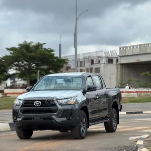 Toyota Hilux 2025 Gray