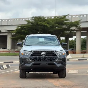 Toyota Hilux 2025 Gray