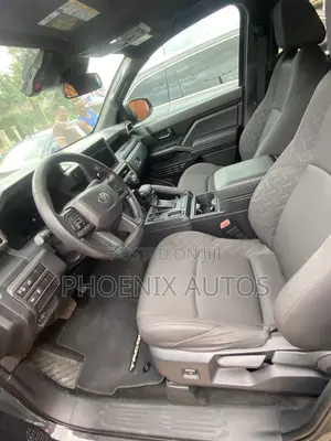 Toyota Tacoma SR Double Cab 4WD 5.0 ft. SB (Automatic) 2025 Gray
