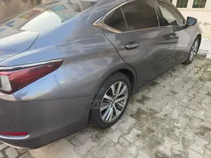 Lexus ES 2019 Gray