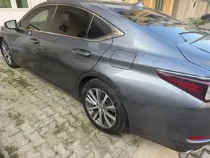 Lexus ES 2019 Gray