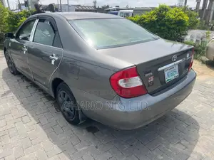 Toyota Camry LE V6 4dr Sedan (3.0L 6cyl 5A) 2004 Gray