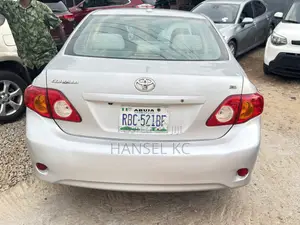 Toyota Corolla LE 4dr Sedan (1.8L 4cyl 4A) 2010 Silver
