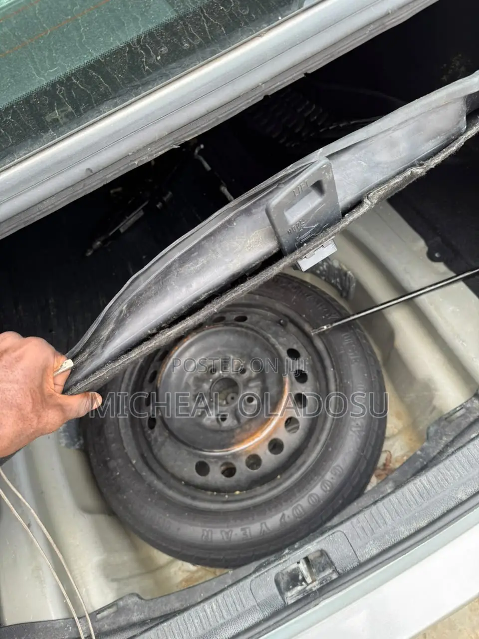 Toyota Camry LE (2.5L 4cyl 8A) 2019 Silver