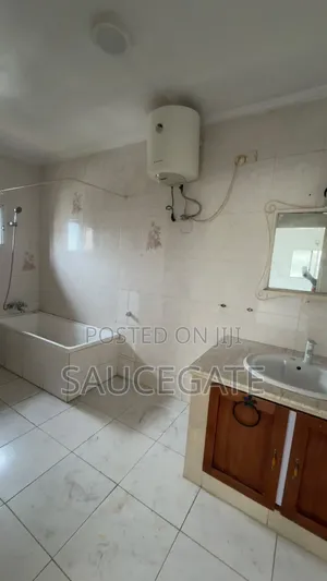 4bdrm Block of Flats in Lekki Phase for rent