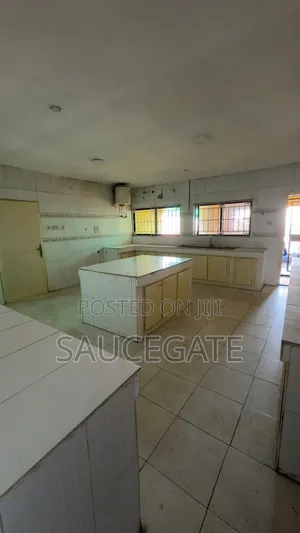 4bdrm Block of Flats in Lekki Phase for rent