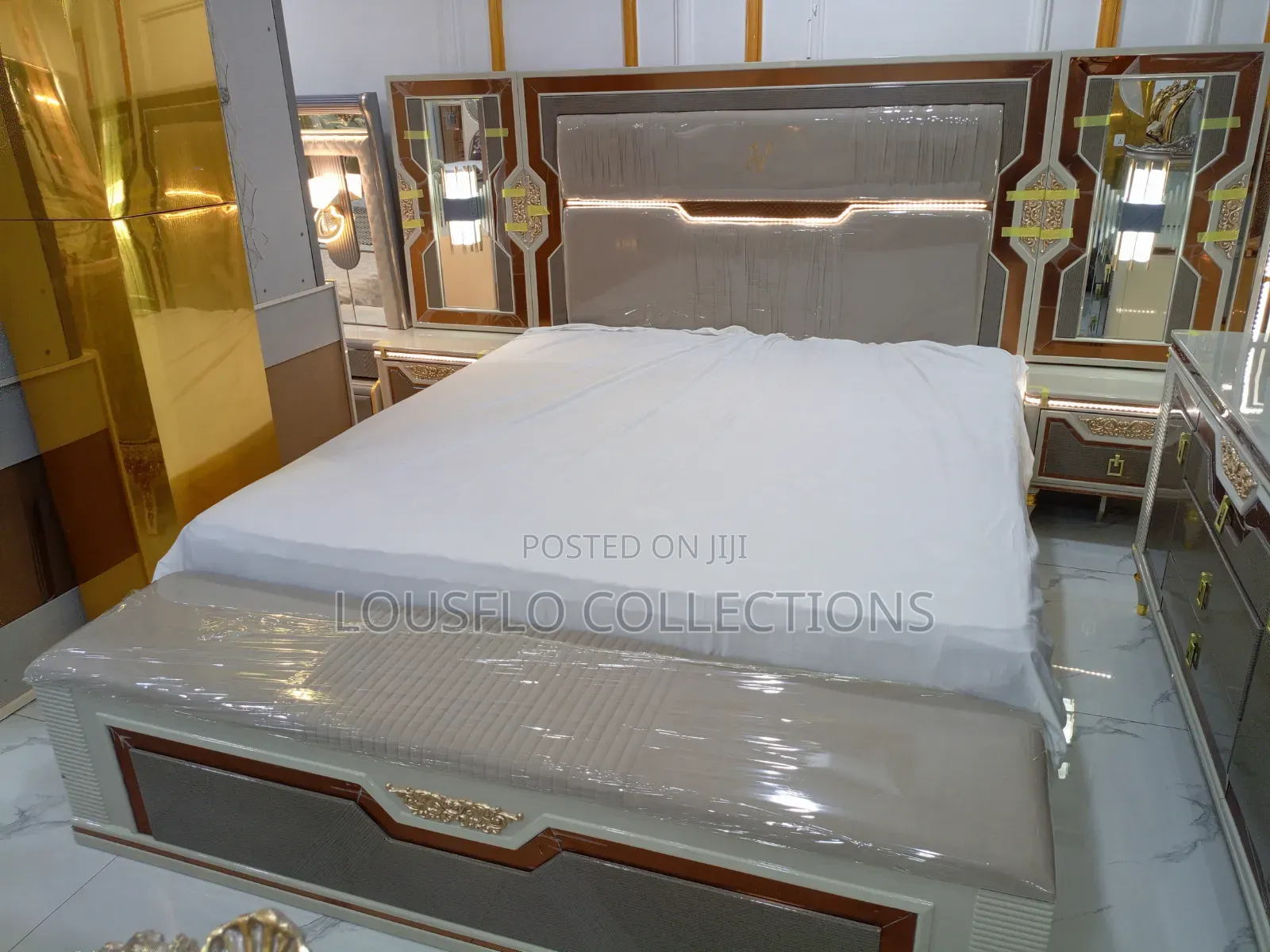 Your High Quality 6by7ft Bed With Dressing Mirror Set With Light