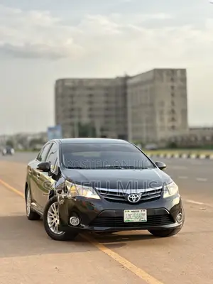 Toyota Avensis 2013 Black