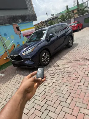 Toyota Highlander XLE AWD 2020 Blue