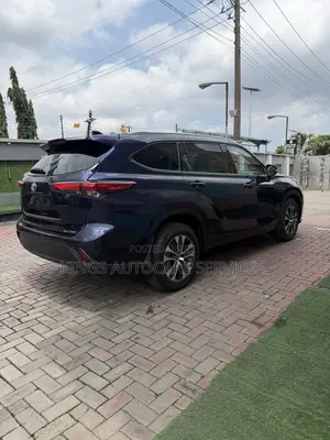 Toyota Highlander XLE AWD 2020 Blue