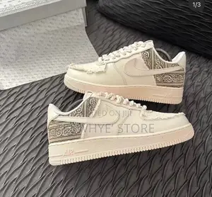 Nike Air Force Sneaker
