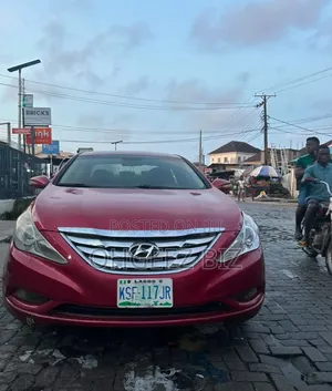 Hyundai Sonata Limited 2.0T Sedan (2.0L 4cyl 6A) 2013 Red