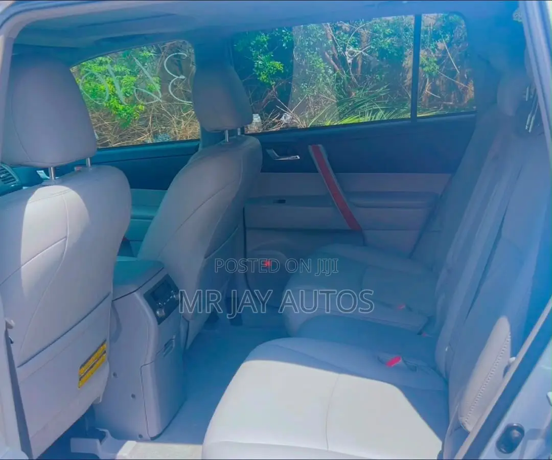 Toyota Highlander 2010 Silver