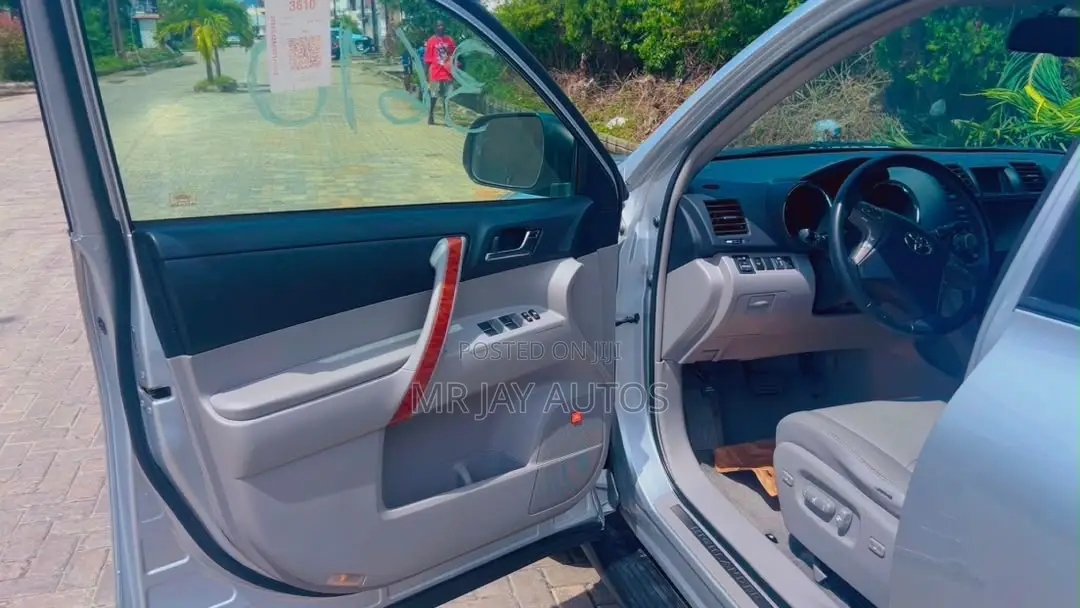 Toyota Highlander 2010 Silver