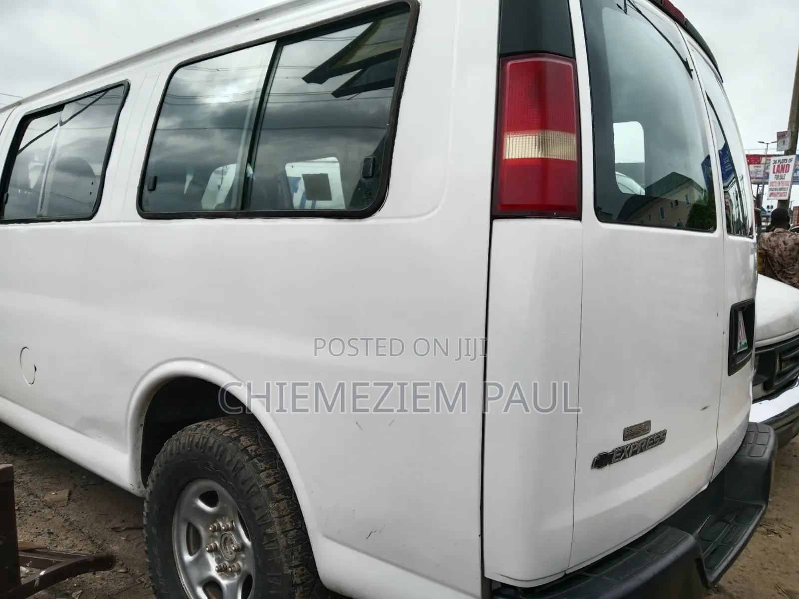 Chevrolet Shcool Bus 2011 White