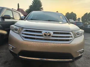 Toyota Highlander Limited 2011 Gold