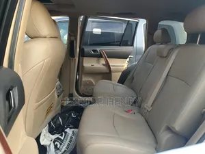 Toyota Highlander Limited 2011 Gold