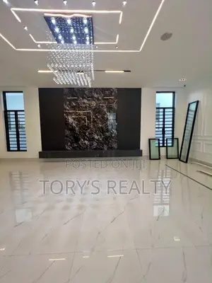 5bdrm Duplex in Chevron for sale