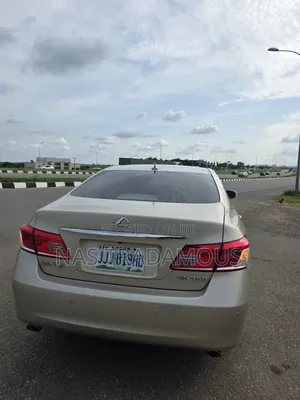 Lexus ES 350 2011 Gold