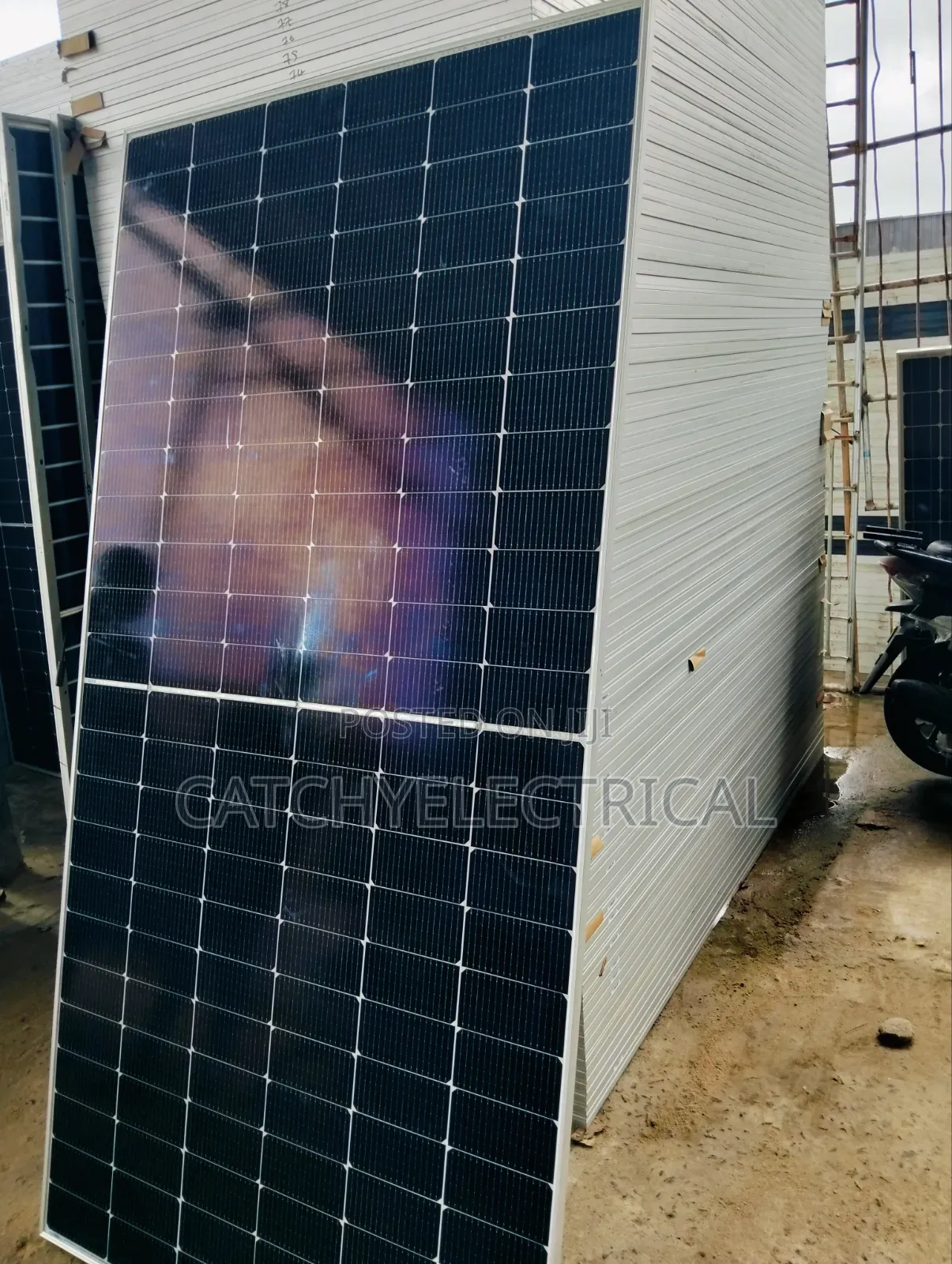 585W Bifacial Solar Panel