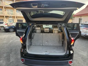 Toyota Highlander LE Plus 2019 Black