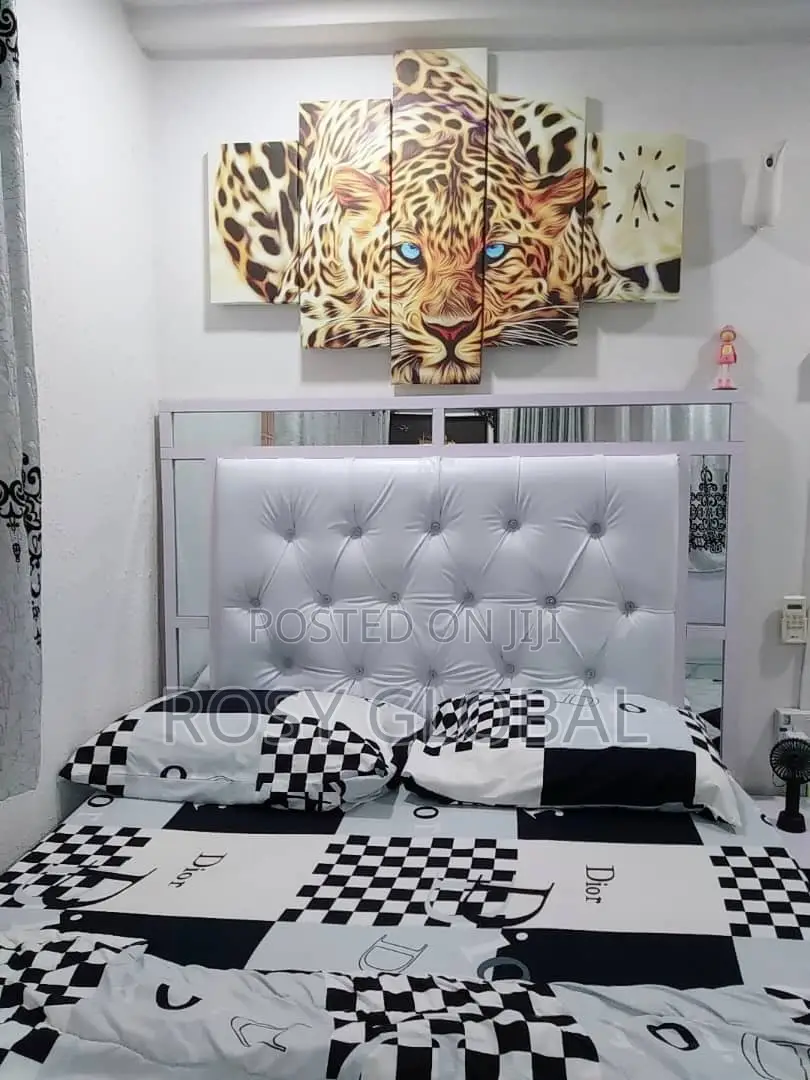 Bed With Mirror Headboard
