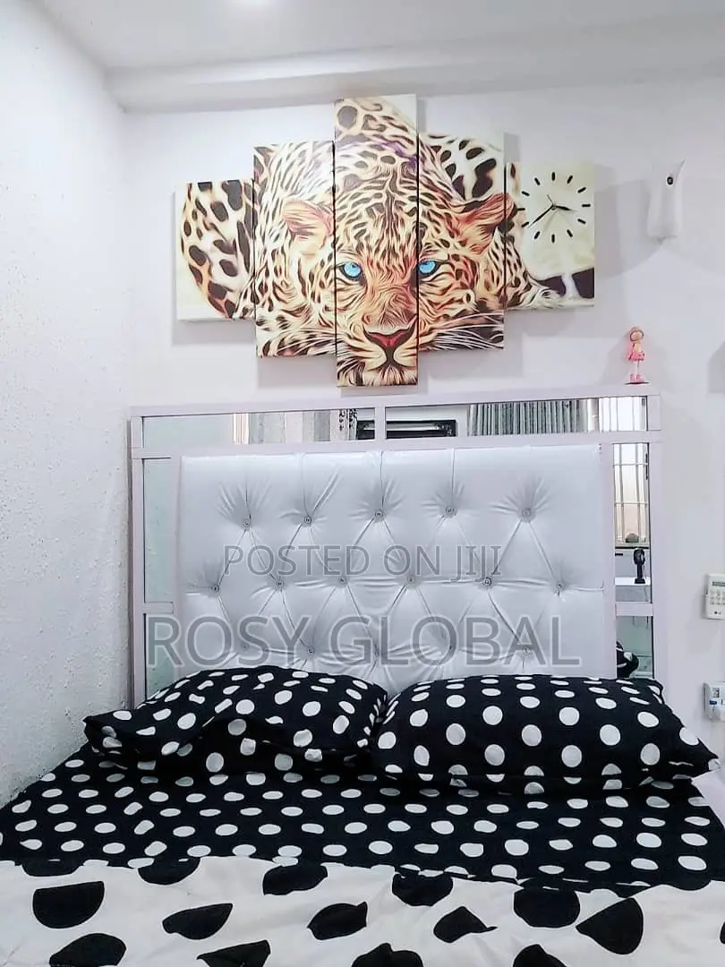 Bed With Mirror Headboard