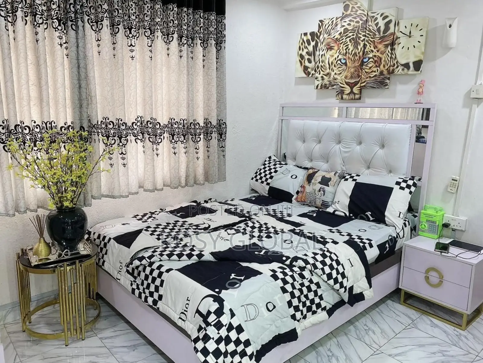 Bed With Mirror Headboard