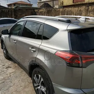 Toyota RAV4 LE 4dr SUV (2.5L 4cyl 6A) 2018 Silver