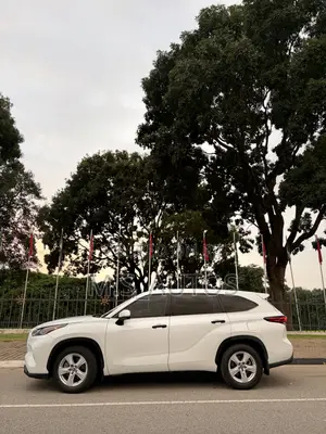 Toyota Highlander XLE FWD 2023 White