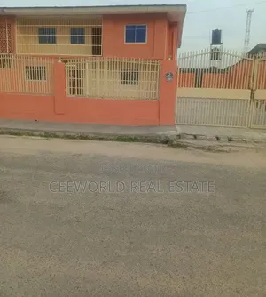 Spacious 3 Bedroom Flat With Another Small Room Available at Oluyole