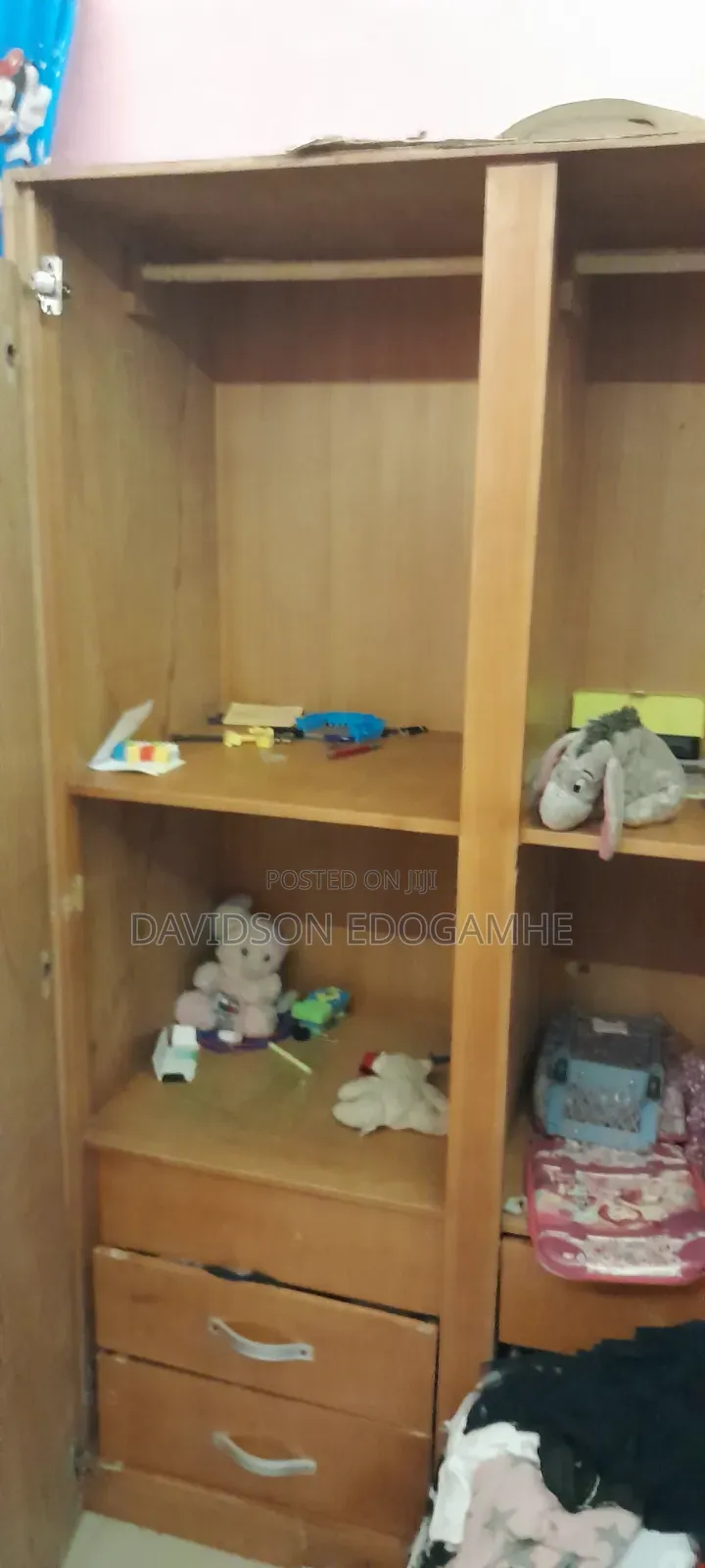 Well Maintained, Wardrobe