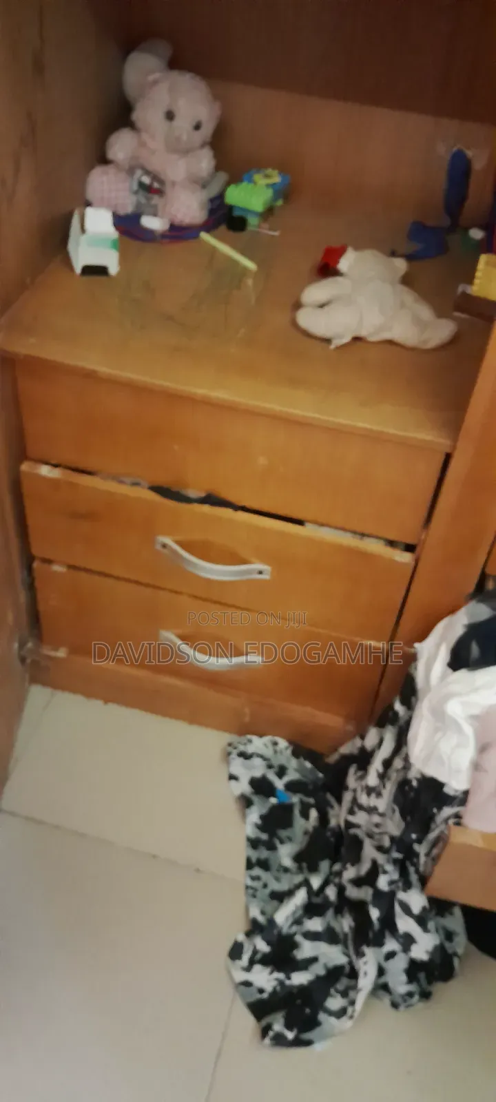 Well Maintained, Wardrobe