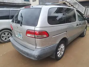 Toyota Sienna LE 2003 Silver