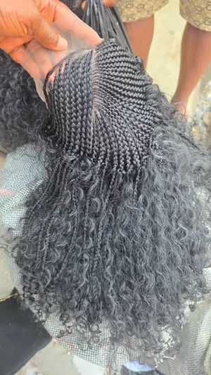 Stylish Ghana Weavon With Curls