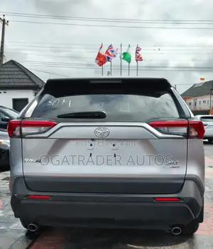 Toyota RAV4 XLE AWD 2024 Silver