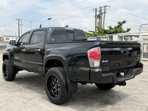 Toyota Tacoma 2017 Black